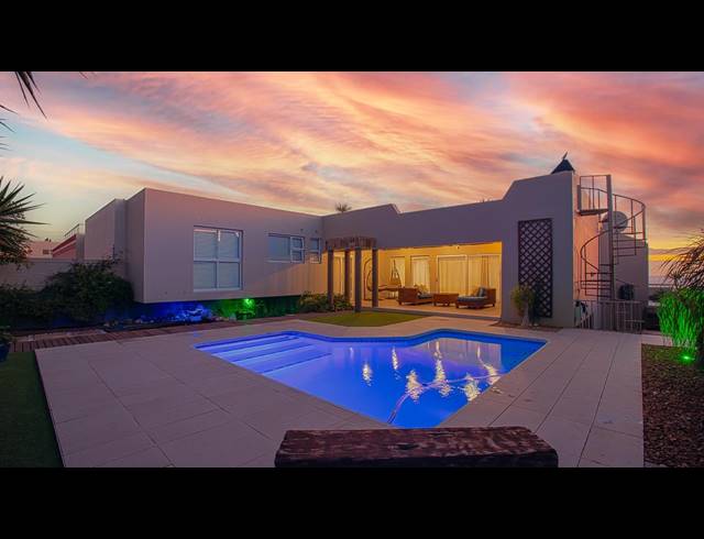 4 BEDROOM FREESTANDING TO LET IN MELKBOSSTRAND CENTRAL
